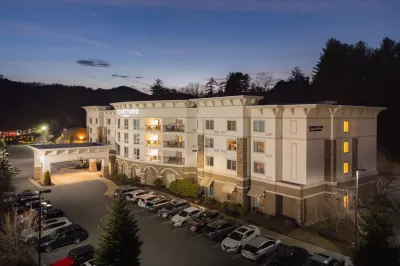 Courtyard Boone Hotels near Hickory Ridge History Museum