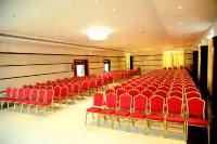 Hotel Masineni Grand - parking