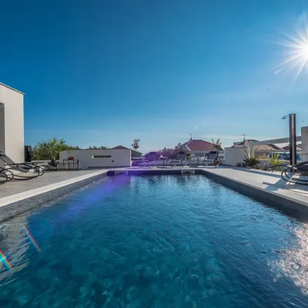 Villa Magnifica Apartments with Pool