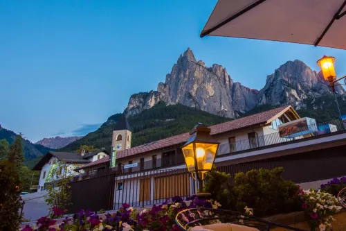 Hotel Enzian Genziana Hotels in Fie