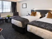 Bay Plaza Hotel Hotels near Embassy Theatre