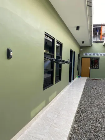 Yandira Guest House Syariah Отели рядом с достопримечательностью «Tugu Yogyakarta Monument»