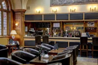 Crown & Mitre Hotel - Barer
