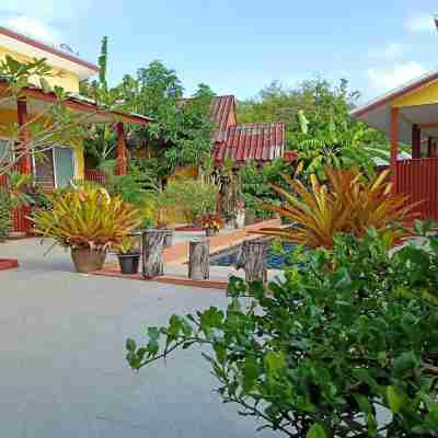 Ban Elephant Blanc Bungalow Hotel Exterior