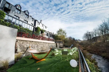 Hôtel Val de Poix- Logis Hôtel Restaurant Отели в г. Сент-Юбер