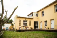 Jikeleza Lodge Отели в г. 