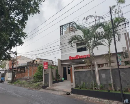 RedDoorz Syariah @ Boemi Guesthouse Tasikmalaya Hotels in Cihideung