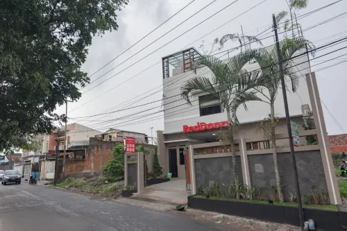 RedDoorz Syariah @ Boemi Guesthouse Tasikmalaya