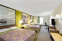 Super 8 by Wyndham Gainesville - 2-Star