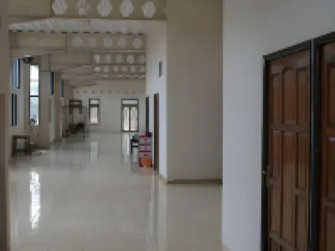 이맘 본졸 호스텔