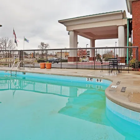 Holiday Inn Express & Suites WILSON-DOWNTOWN by IHG