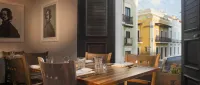 Decanter Hotel