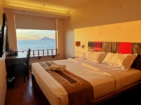 ไลอ้อนโฮเทลแอนด์พลาซ่า