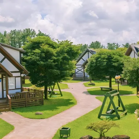 The Forest Aewol Отели рядом с достопримечательностью «Курорт и гольф-клуб Everis»