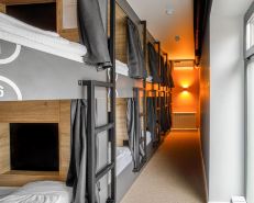 Luna Capsule Hotel (Луна)