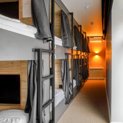 Luna Capsule Capsule Hotel Hotels near Pokrovskiy Park