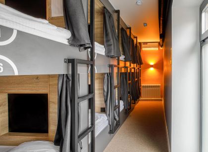 Luna Capsule Capsule Hotel