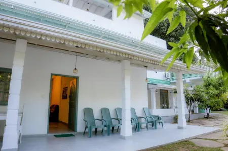 Istana Villa Mirissa Отели рядом с достопримечательностью «Whale watching Mirissa with Geeth»