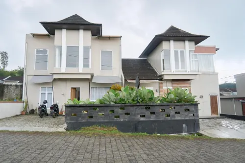 Palma Pool Villa Bumi Dieng Indah Hotels in Mojotengah