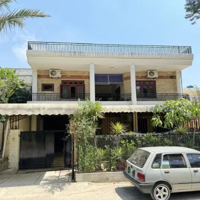 UK Lodge Hotel dekat Stasiun Kereta Islamabad