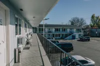 La Hacienda Motel - Motels