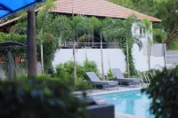 Button Eyes Resort - Pet Friendly - Pools