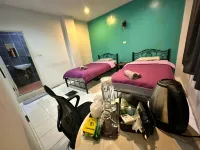 Blue Moon House - Capsule Hotels
