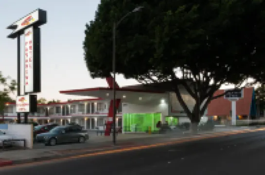 Astro Pasadena Hotel