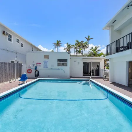 Hollywood Beach Flamingo