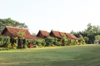 Ijen Estate Resort and Villa - parking