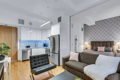 Historic DTLA 2BR1B with Rooftop Gym, Pool Hotels in Chinatown