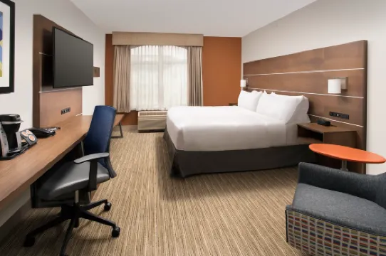 Holiday Inn Express & Suites BALTIMORE - BWI AIRPORT NORTH by IHG