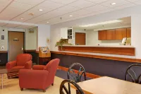 Super 8 by Wyndham Manchester Airport Hotels in Merrimack