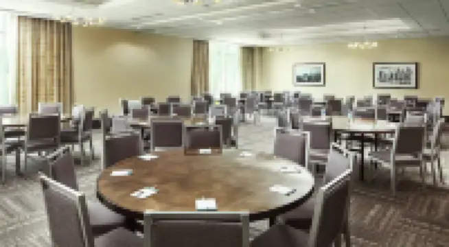 ハンプトン  イン & スイーツ テーネック グレンポイント