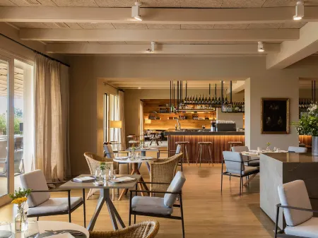 Hotel Peralada Wine Spa & Golf Отели в г. Капмань