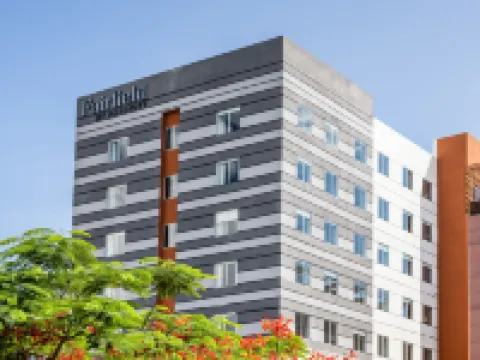 Fairfield Inn & Suites Cancun Downtown โรงแรมในกังกุน