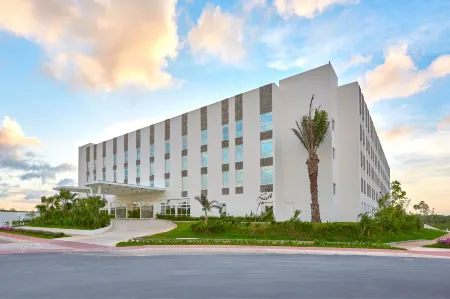 City Express Suites by Marriott Cancún Aeropuerto Riviera Отели рядом с достопримечательностью «Xcaret Centro de Autobuses»