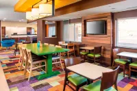 Fairfield Inn & Suites Peru - parking