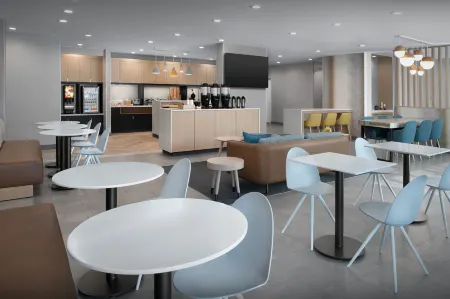 TownePlace Suites Fort Myers Gulf Coast Отели рядом с достопримечательностью «Галф Кост Таун Сентер»