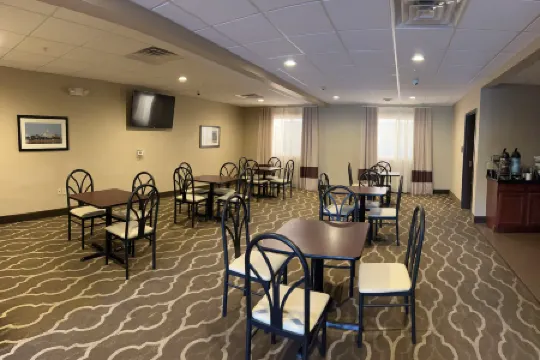 Days Inn & Suites by Wyndham Manheim Lebanon