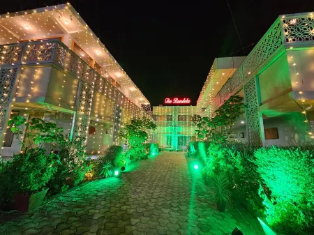 Hotel the Bundela - Khajuraho Madhya Pradesh Отели рядом с достопримечательностью «Кандарья-Махадева»