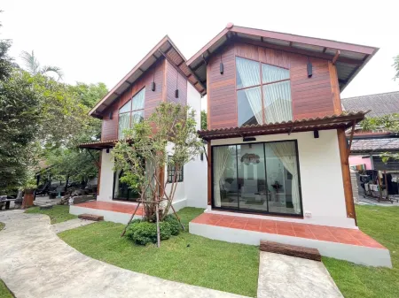 Baanrongmai Canal Front