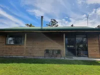 Lake Yalleena Nature Retreat - Homestays