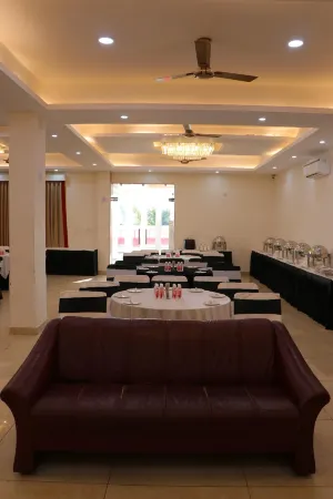 Hotel Clarks Inn Express Bharatpur Отели рядом с достопримечательностью «SURAJPOL GATE»