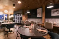 Svalbard Hotell | Polfareren