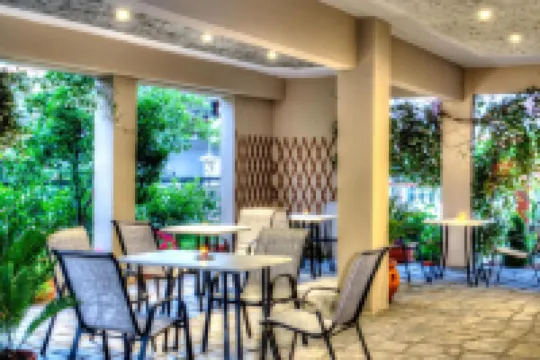 米洛納斯屋酒店