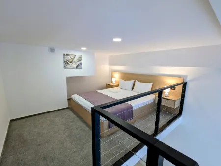 Апарт-отель Лиссабон Отели рядом с достопримечательностью «Набережная с табличками "новая волна"»