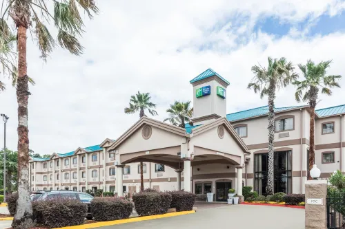 Holiday Inn Express & Suites LAKE CHARLES by IHG - 3-Star