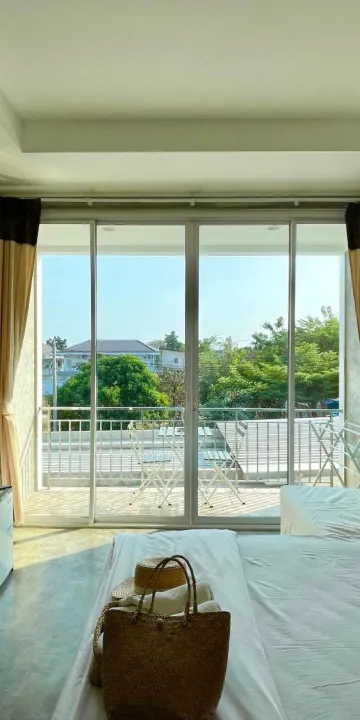 ห้องมาตรฐานชั้น 2 พร้อมที่จอดรถสำหรับจักรยานยนต์