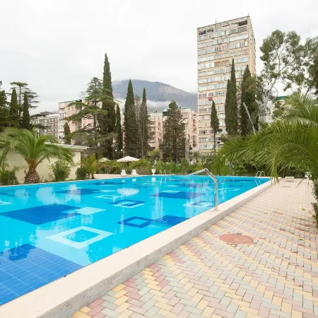 Amza Park Hotel
